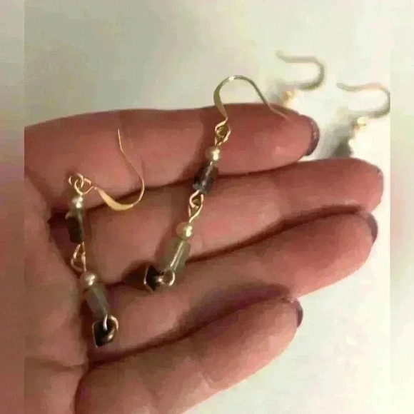 NEW fluorite and vintage faux pearl dangle earrings - Picture 2 of 2